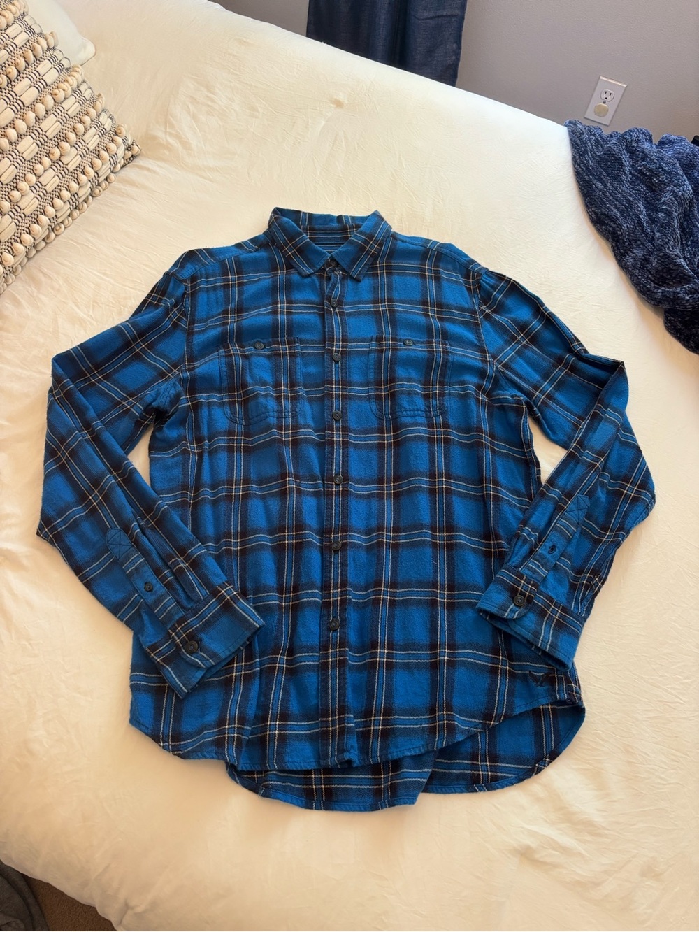 American Eagle Outfitters Blue Plaid Long-Sleeve Button-Down Shirt